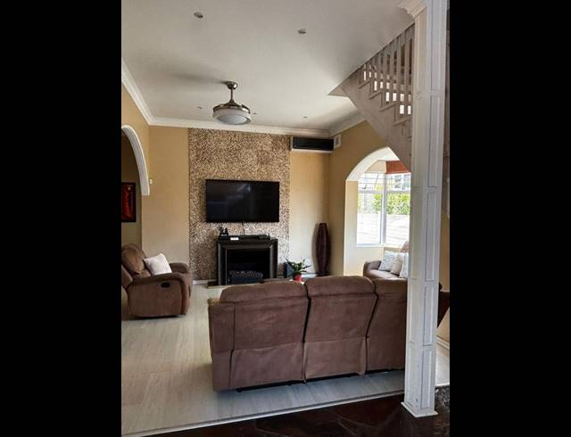 6 BEDROOM HOUSE FOR SALE IN GLENWOOD